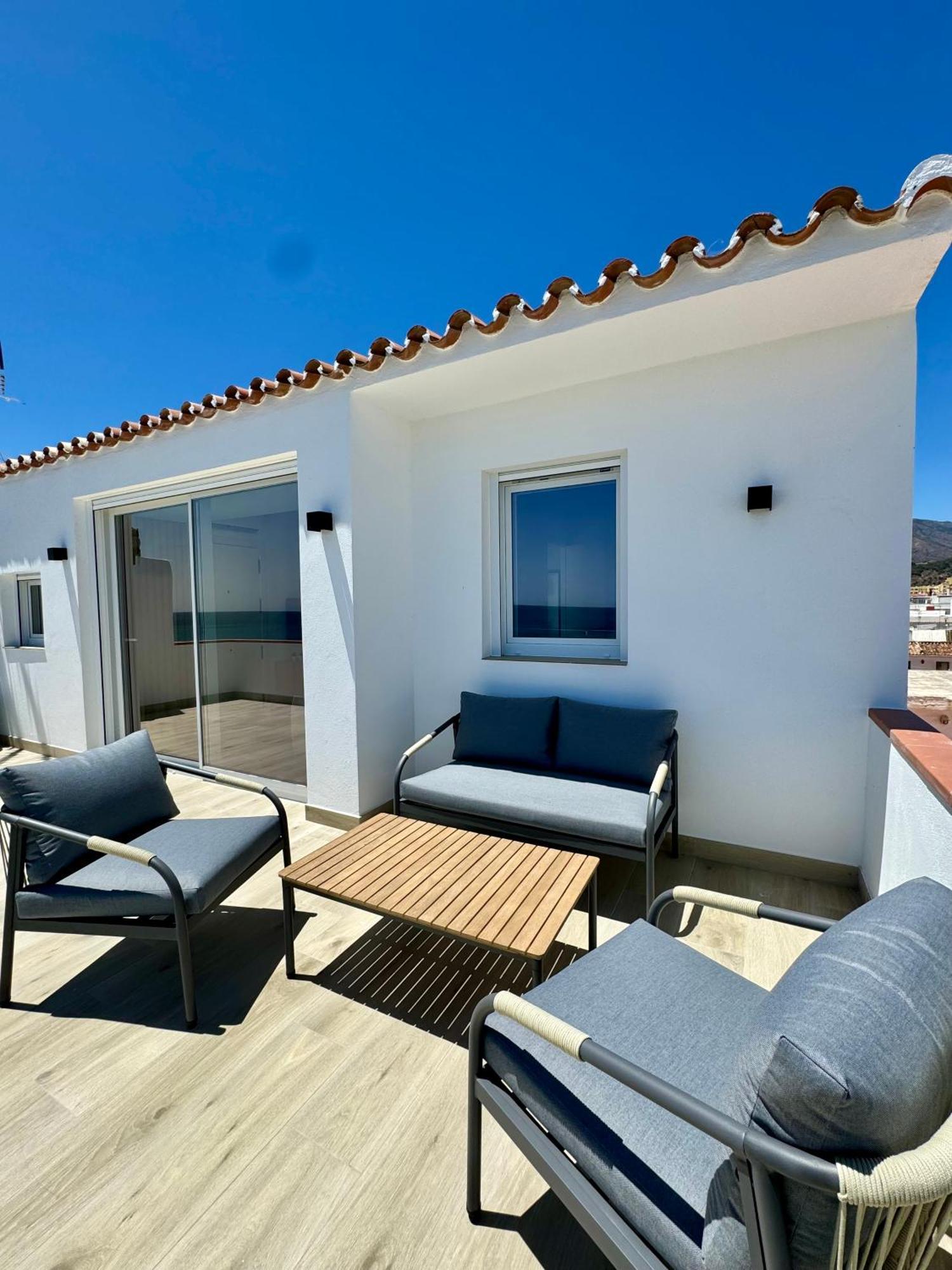 Sunnypalms - Beachfront Penthouse With Stunning Sea View Estepona Ngoại thất bức ảnh