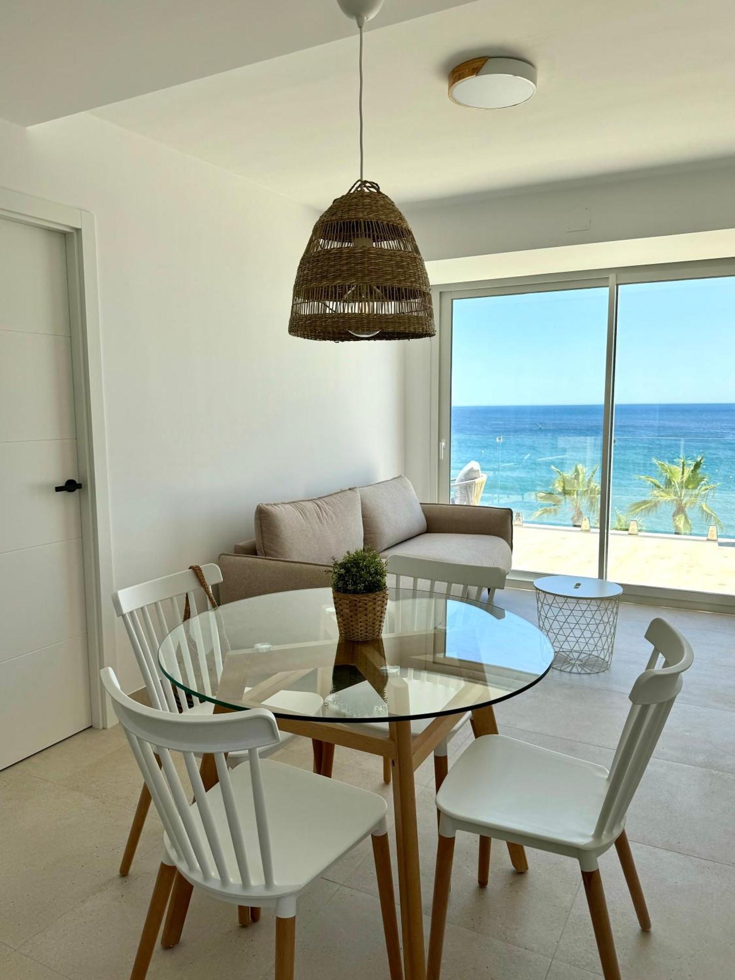 Sunnypalms - Beachfront Penthouse With Stunning Sea View Estepona Ngoại thất bức ảnh