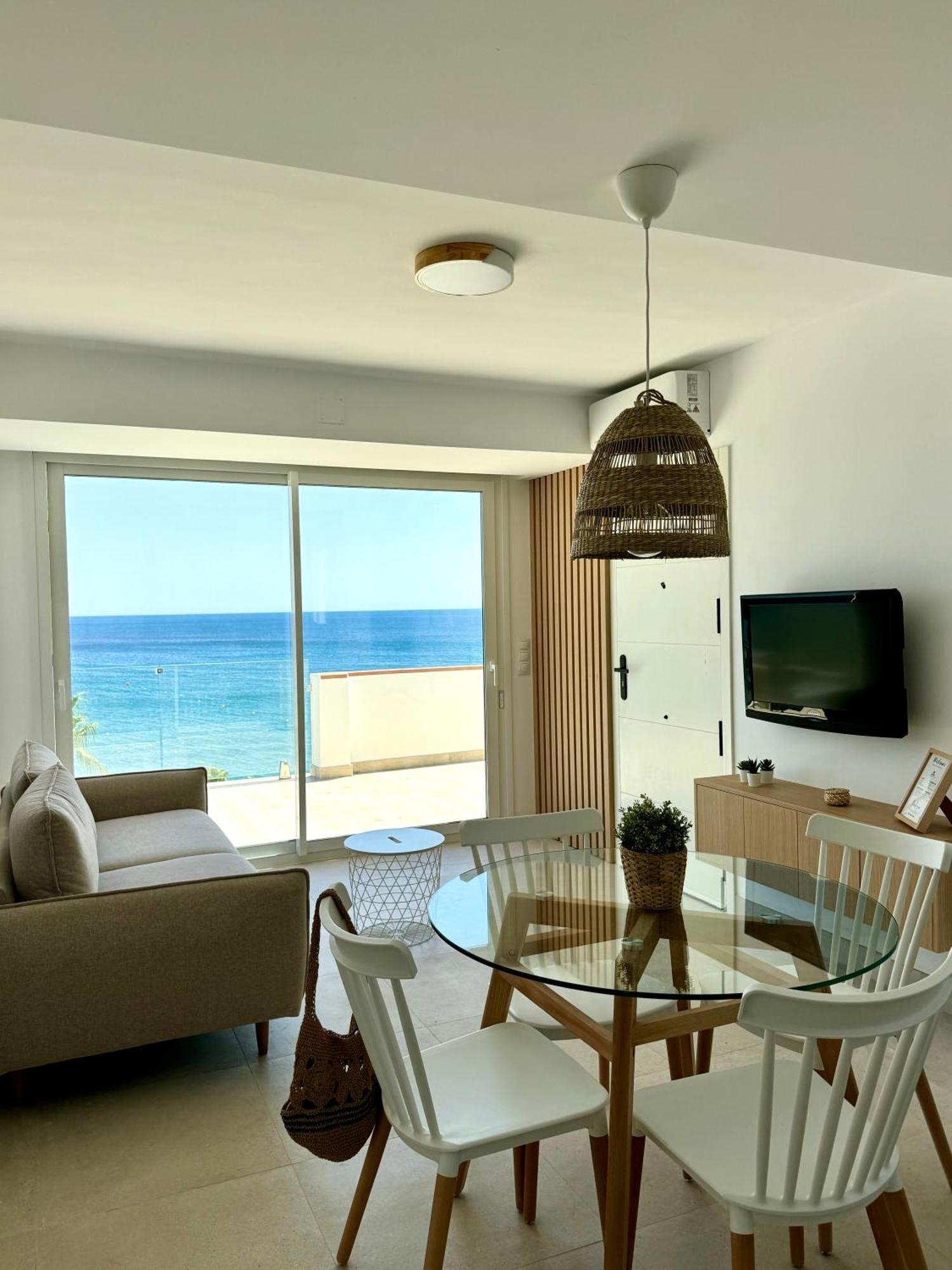 Sunnypalms - Beachfront Penthouse With Stunning Sea View Estepona Ngoại thất bức ảnh