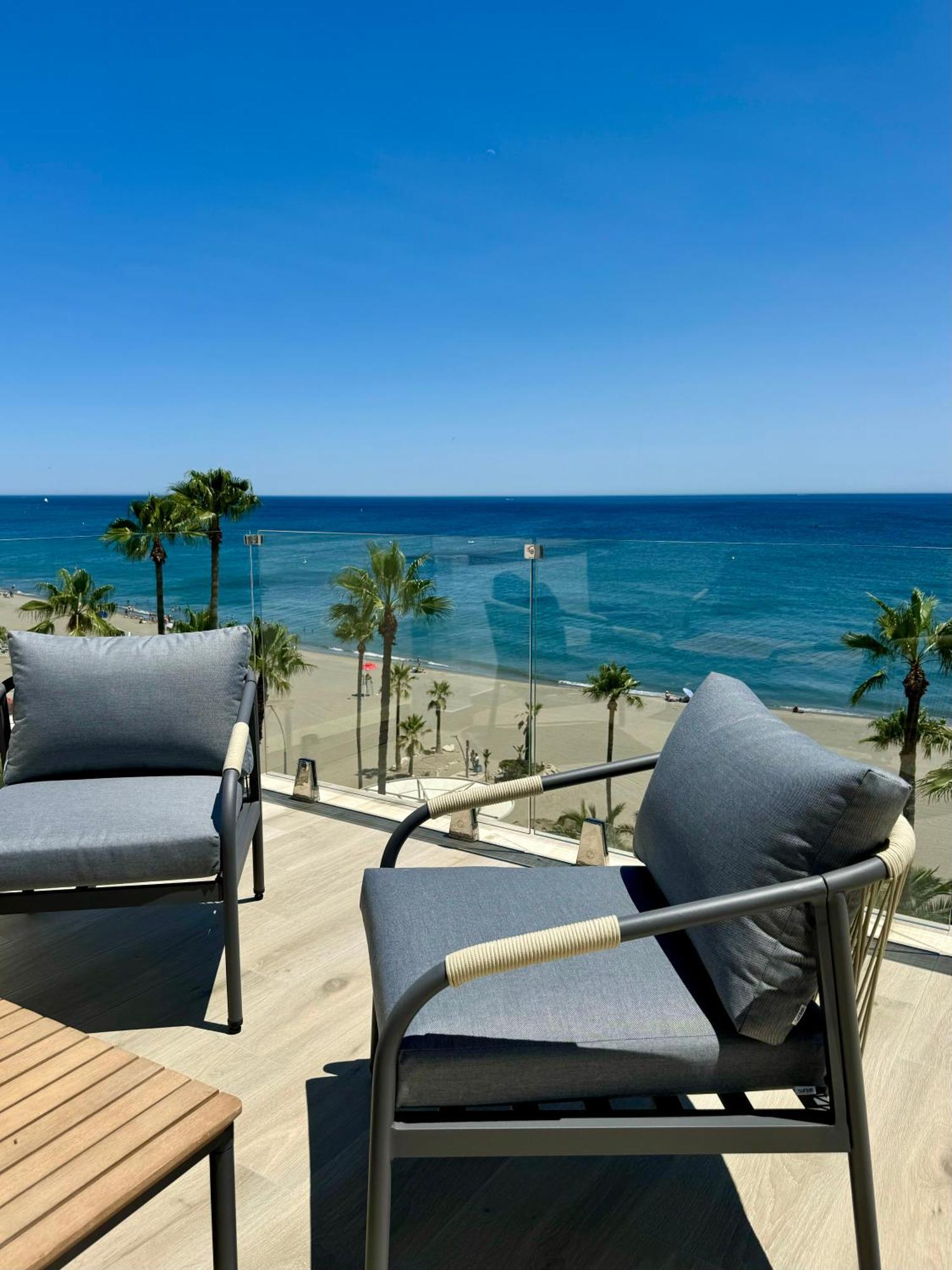 Sunnypalms - Beachfront Penthouse With Stunning Sea View Estepona Ngoại thất bức ảnh