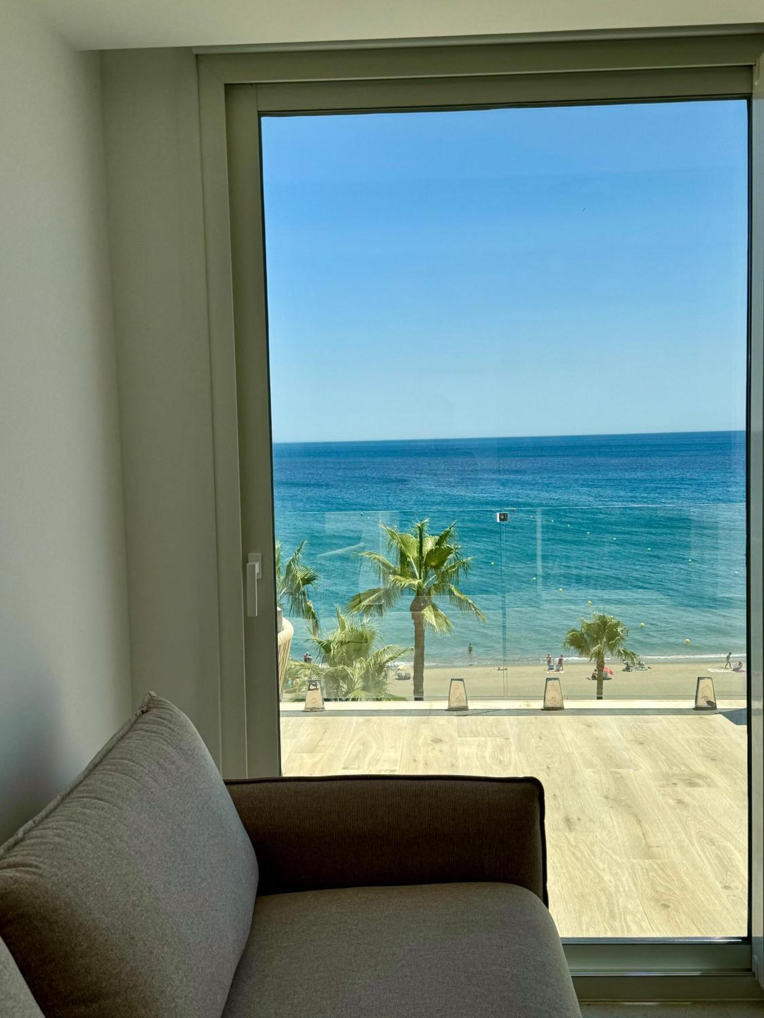 Sunnypalms - Beachfront Penthouse With Stunning Sea View Estepona Ngoại thất bức ảnh