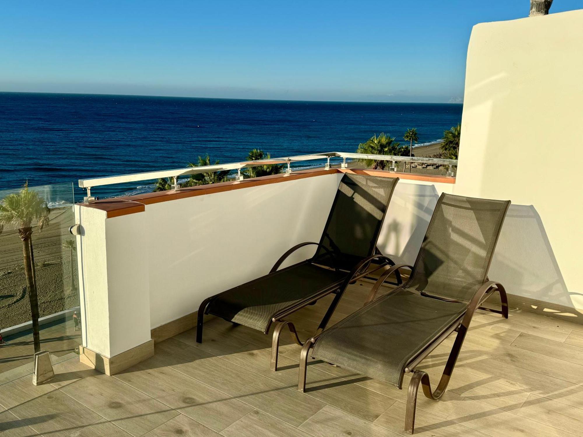 Sunnypalms - Beachfront Penthouse With Stunning Sea View Estepona Ngoại thất bức ảnh